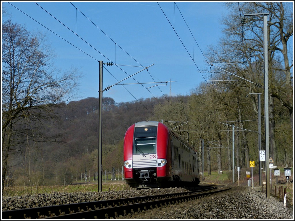 Z 2223 is running between Colmar-Berg and Cruchten on March 9th, 2012.