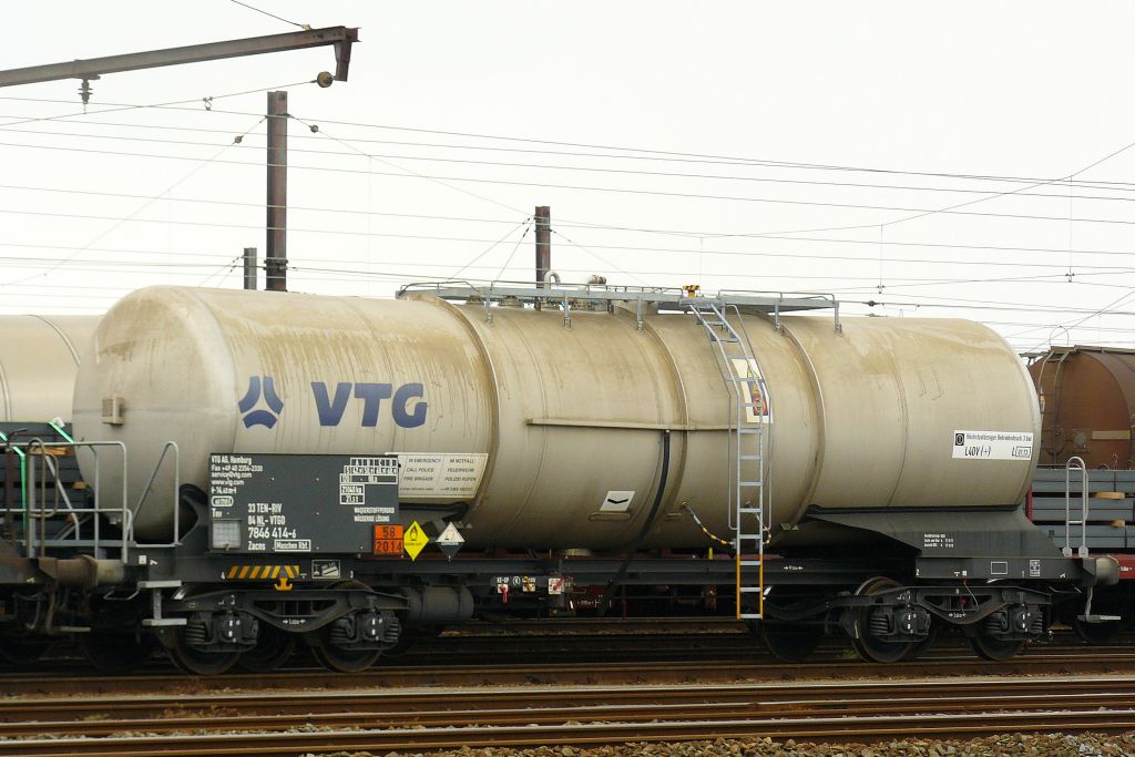 Zacns tankcar from Holland owned by VTG with number 33 84 7846 414-6.  Antwerpen-Noord, Belgium 22-06-2012.