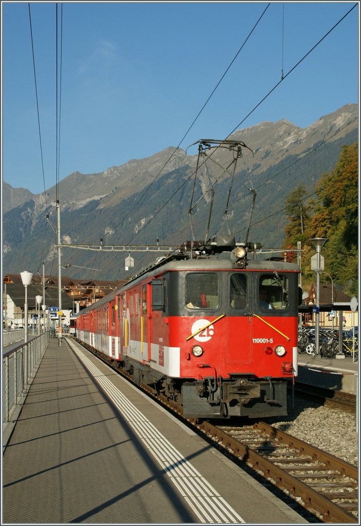  zB  De 110 001-5 with a local train in Brienz. 
01.10.2011