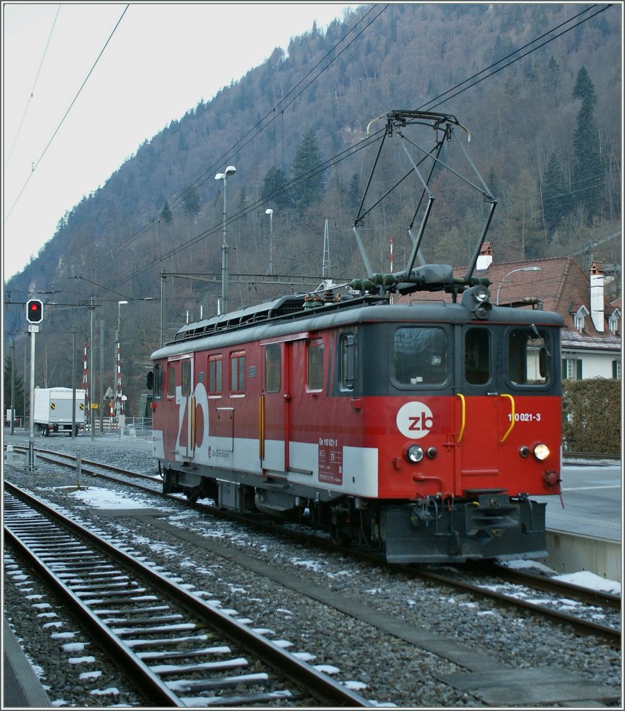 Zentralbahn  zb  De 110 021-3 in Interlaken East. 
05.02.2011