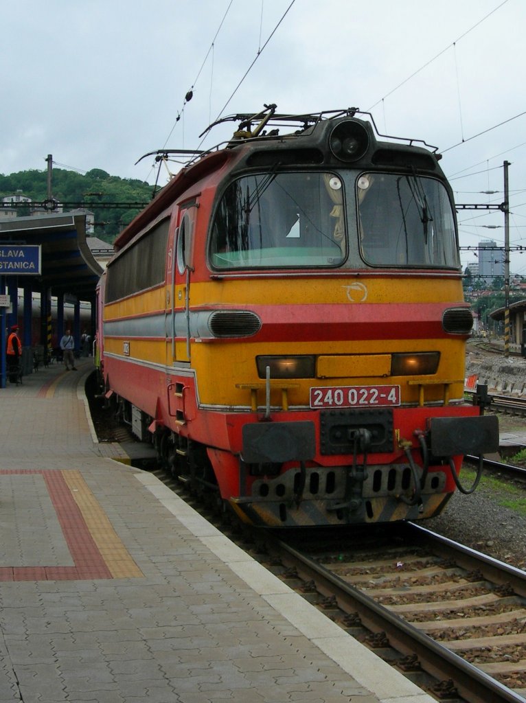 ZSR 240 022-4 in Bratislava.
19.05.2008