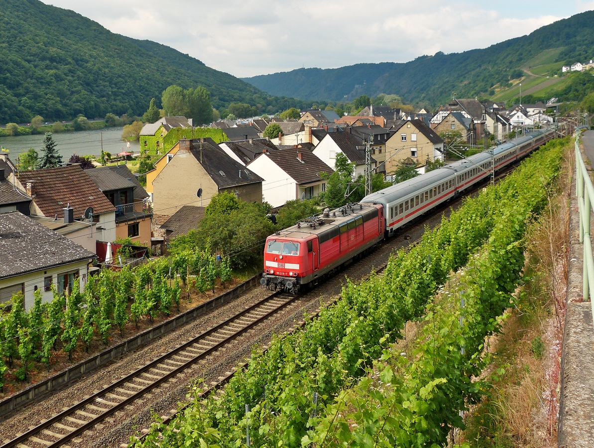 . 181 219-7 is heading the IC 133  Ostfriesland  Luxembourg City - Norddeich Mole in Hatzenport on June 21st, 2014.