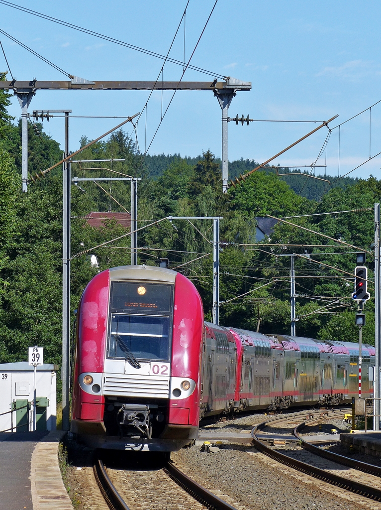 . 2200 double unit as IR 3735 Troisvierges - Luxembourg City is arriving in Wilwerwiltz on July 15th, 2014.