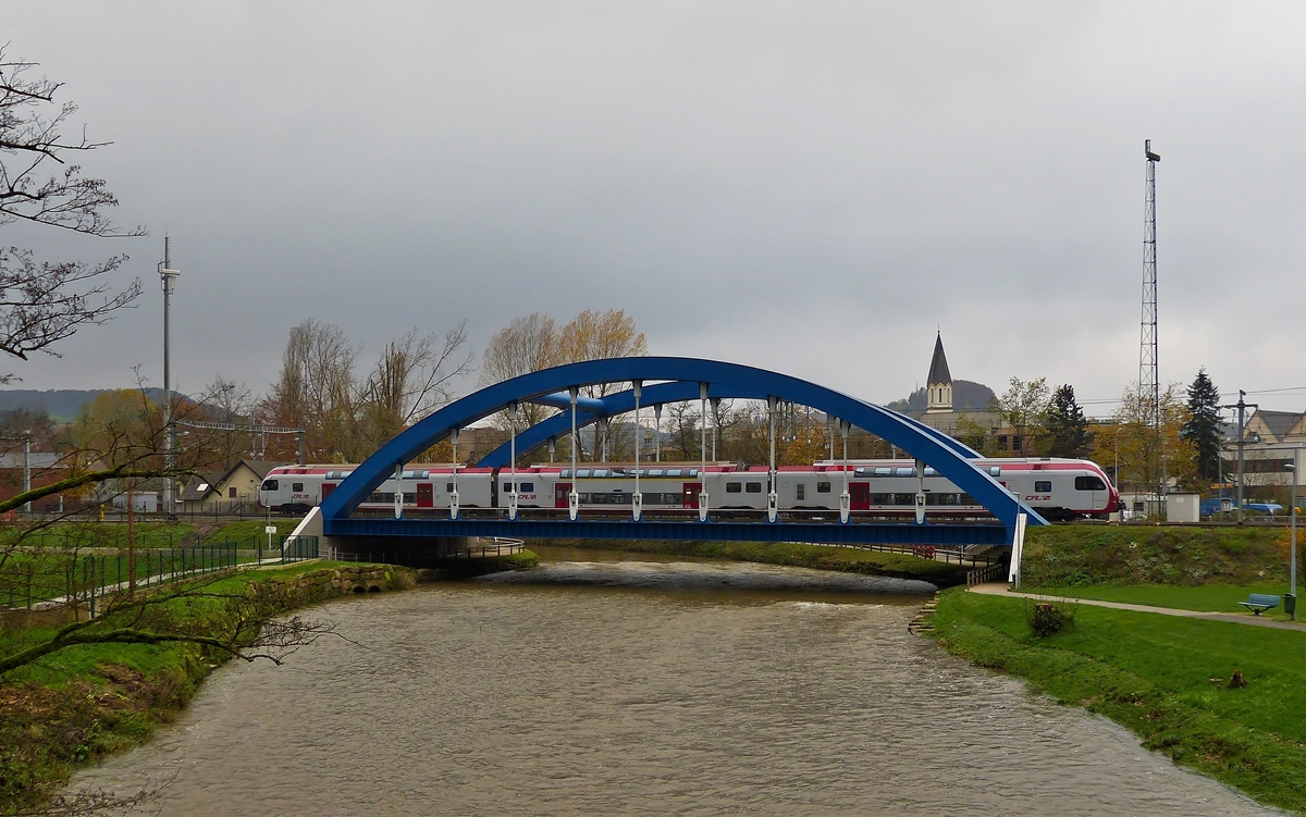 . 2308 as RB 3569 Ettelbrück - Luxembourg City is crossing the Alzette in Ettelbrück on November 6th, 2014.