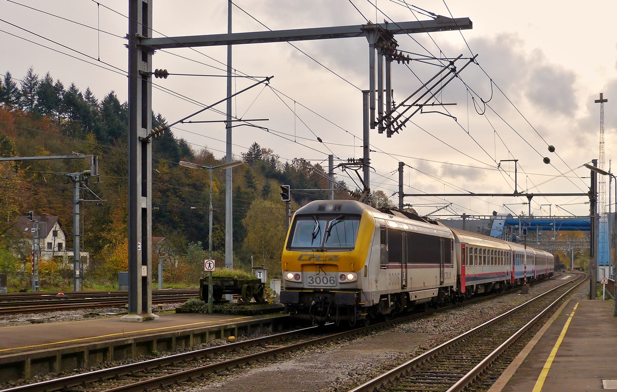 . 3006 is hauling the IR 116 Luxembourg City - Liers into the station of Ettelbrck on November 5th, 2014.