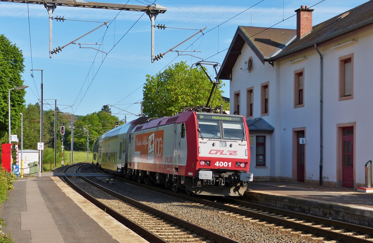 . 4001 is pushing the IR 3708 Luxembourg City - Troisvierges out of the station of Wilwerwiltz on May 25th, 2014.