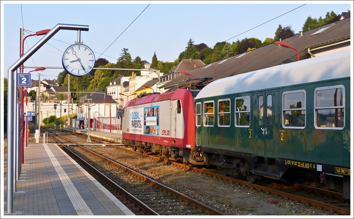 . 4001 pictured with heritage Wegman cars in Wiltz on July 11th, 2013.