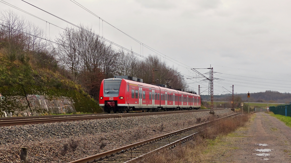 . 425 142-7 taken near Bous on December 20th, 2014.