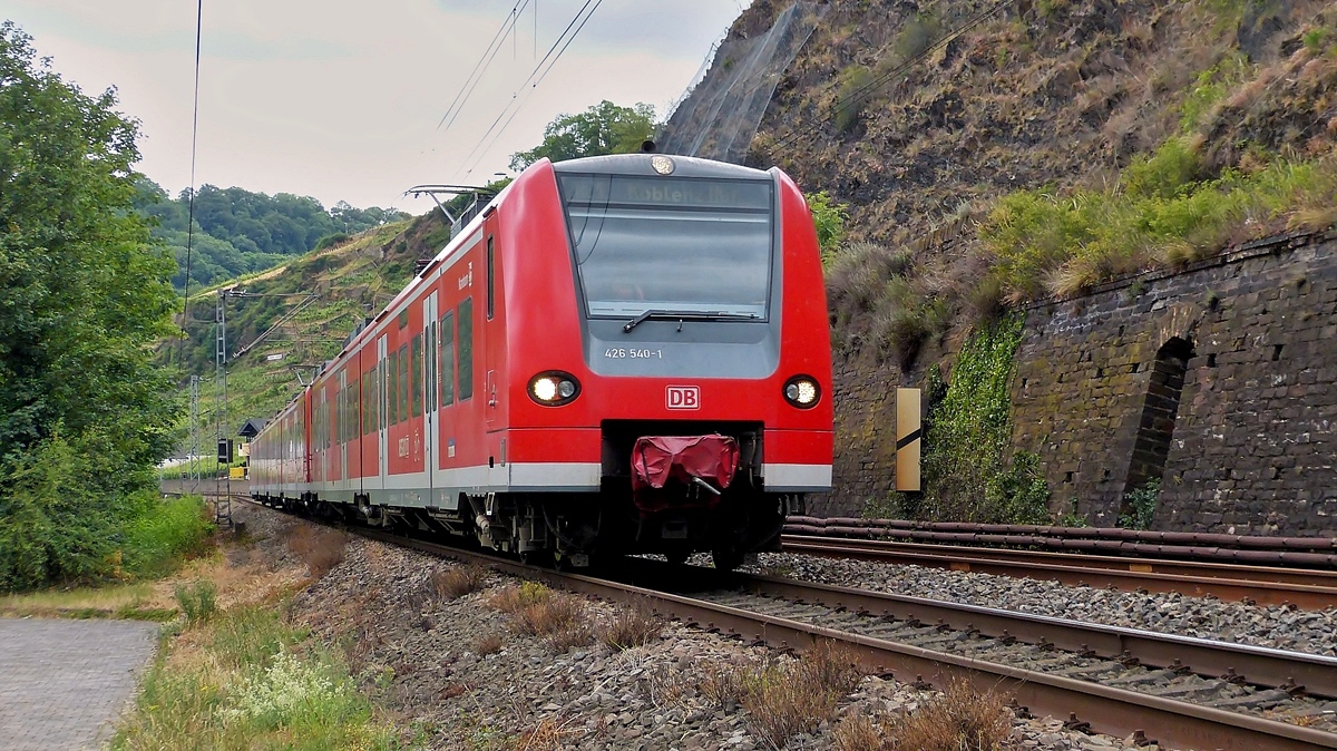 . 426 540-1 coupled to a 425 unit taken near Kobern-Gondorf on June 20th, 2014.