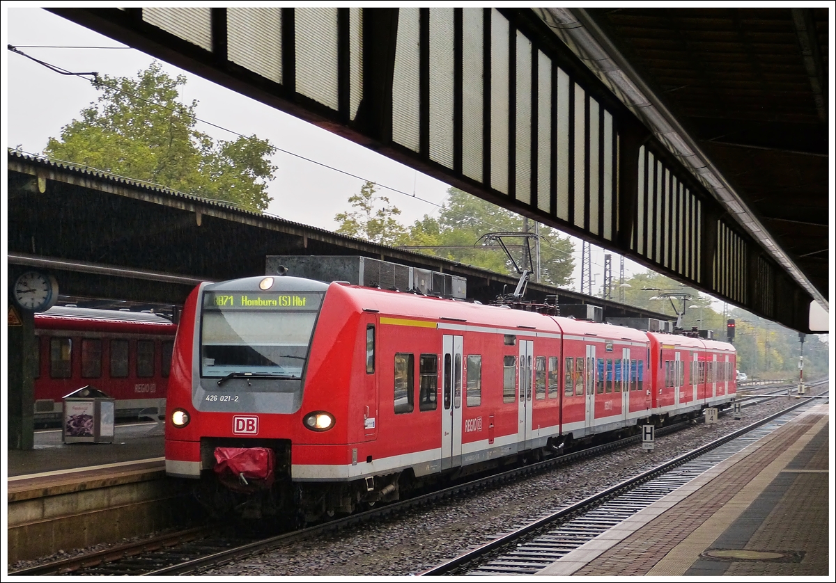 . 426 double unit is waiting for passengers in the main station of Trier on October 5th, 2013.