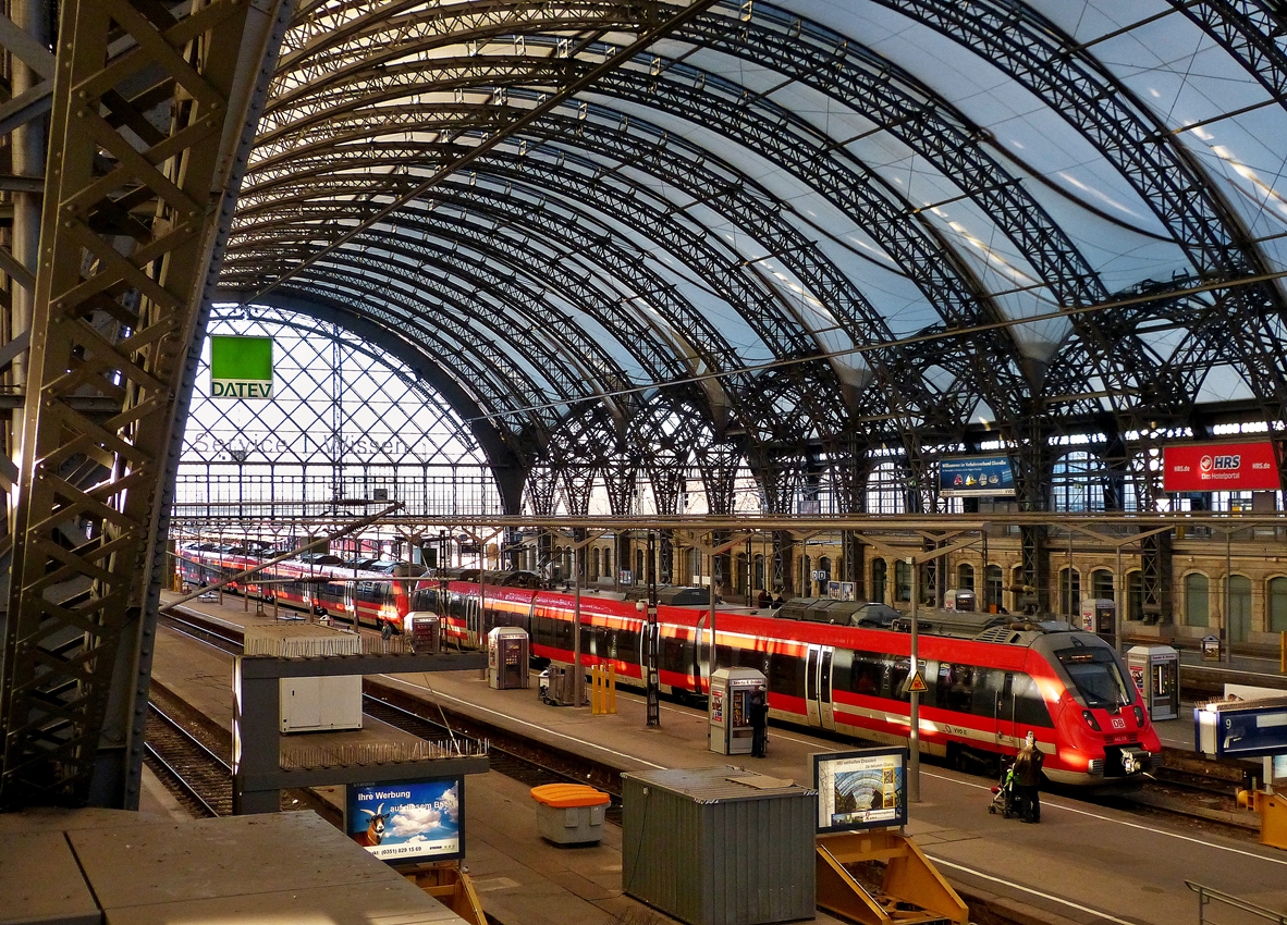 . 442 double unit pictured in the main station of Dresden on December 28th, 2012.