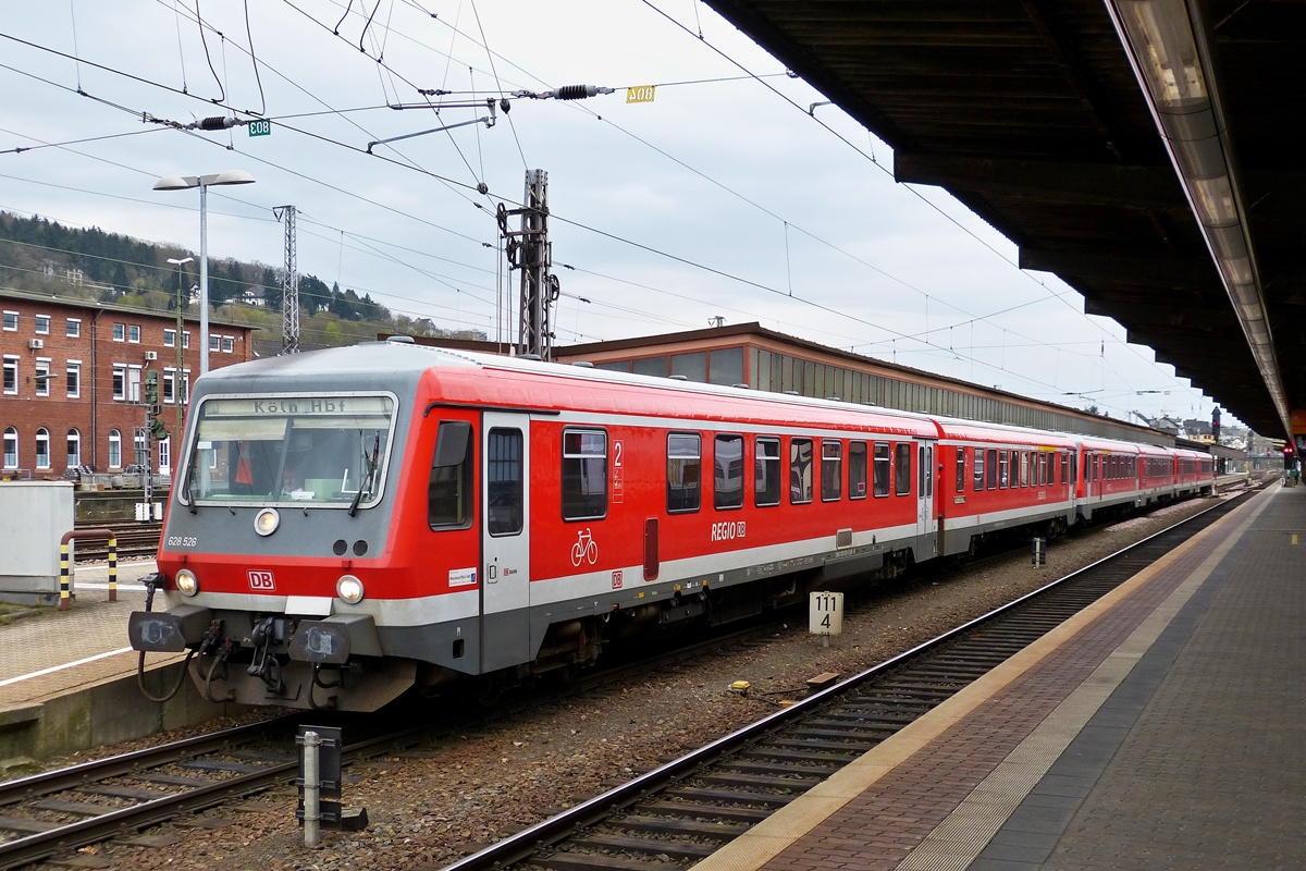 . 628 triple unit to Cologne is leaving the main station of Trier on March 21st, 2014.