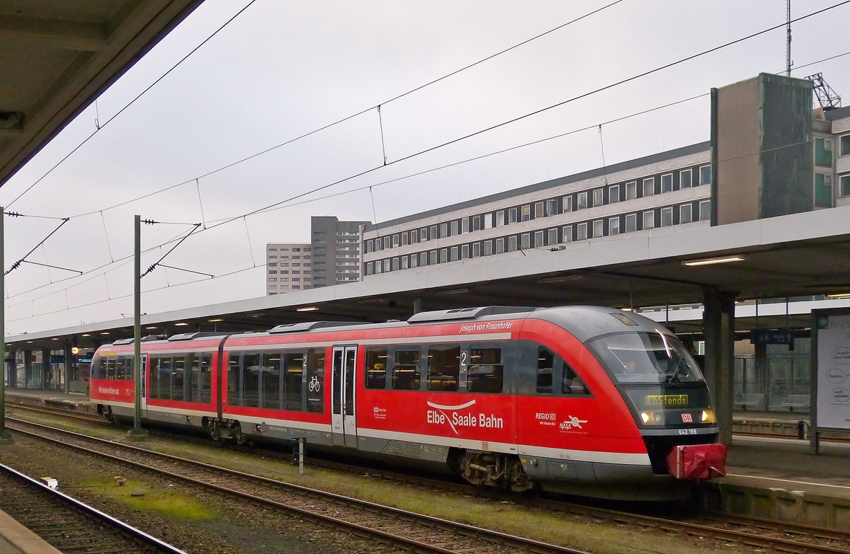 . 642 188  Joseph von Fraunhofer  as RB 35 to Stendal is waiting for passengers in Braunscheig main station on January 5th, 2015.