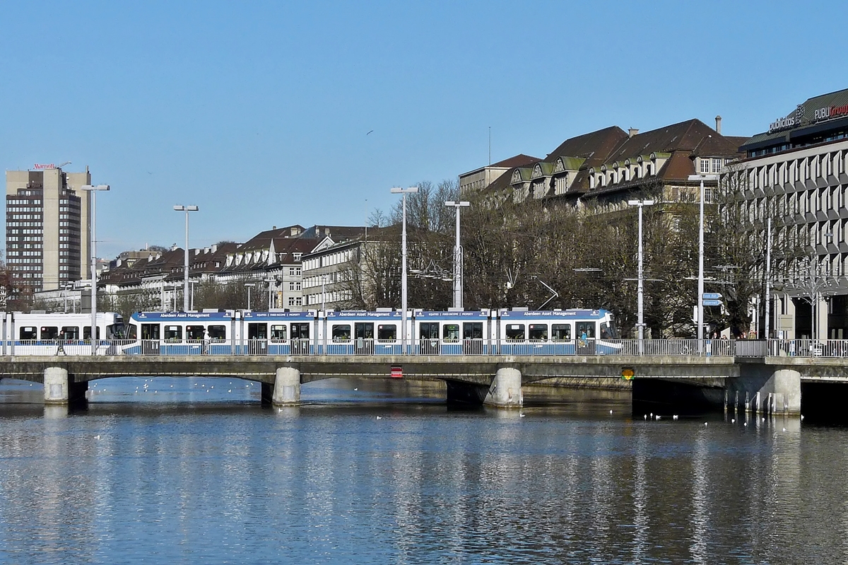 . A Cobra tram pictured on the Bahnhofbrcke in Zrich on December 27th, 2009.