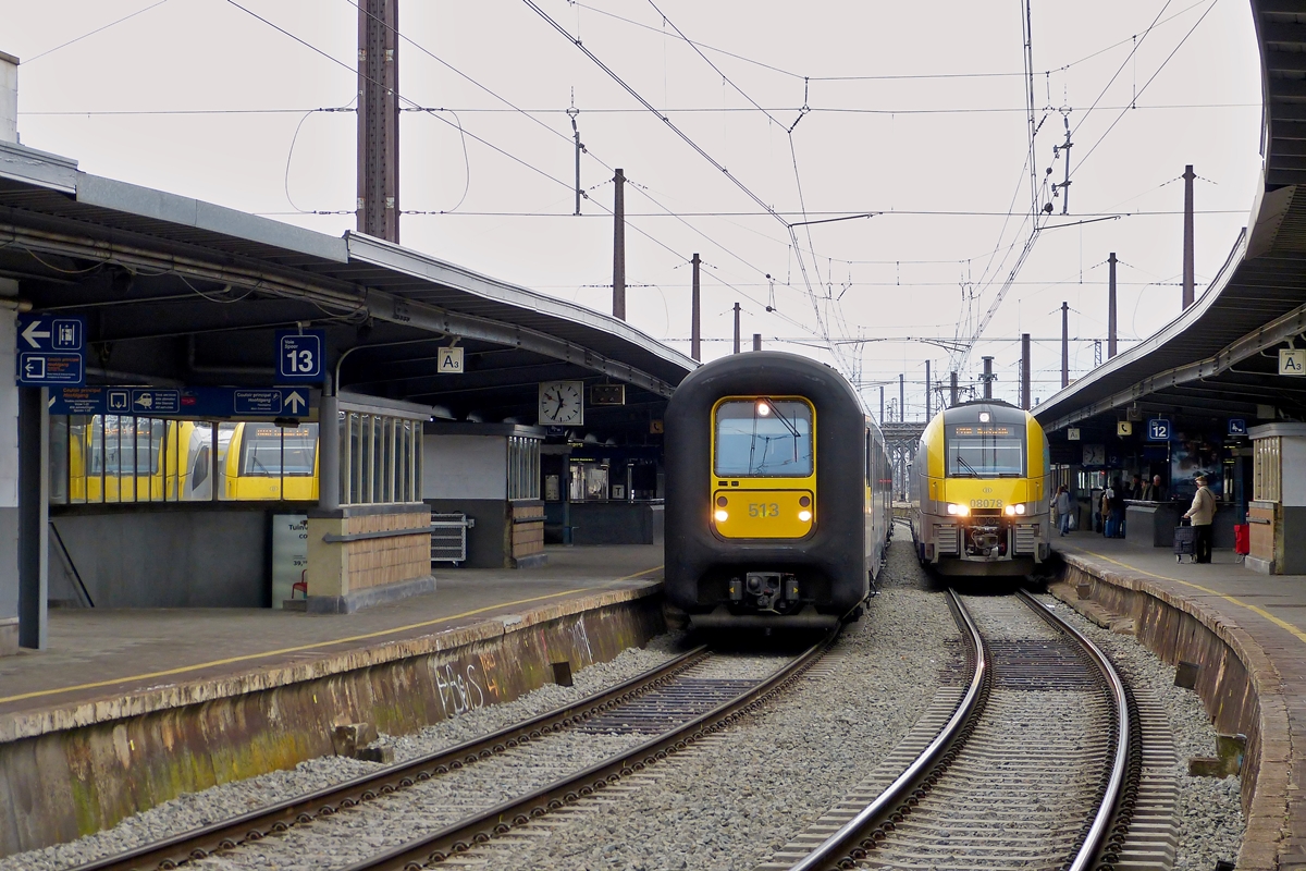. AM 08 078 and AM 96 513 pictured together in Bruxelles Midi on April 6th, 2014.