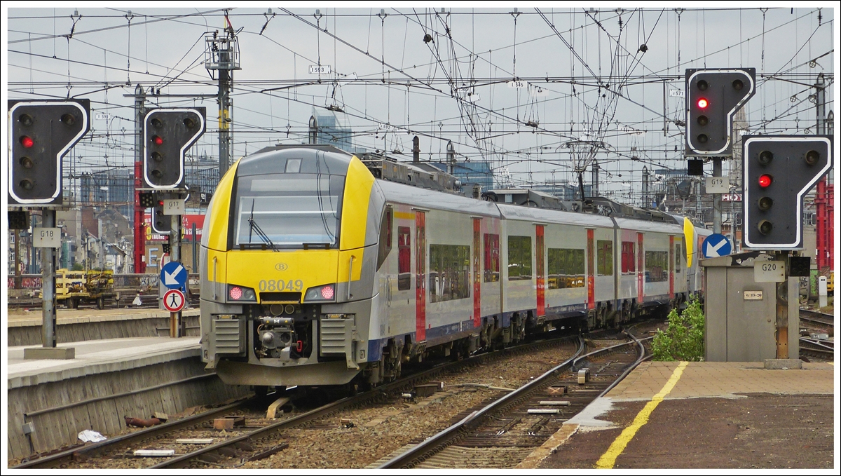 . AM08 double unit is leaving the station Bruxelles Midi on May 10th, 2013.