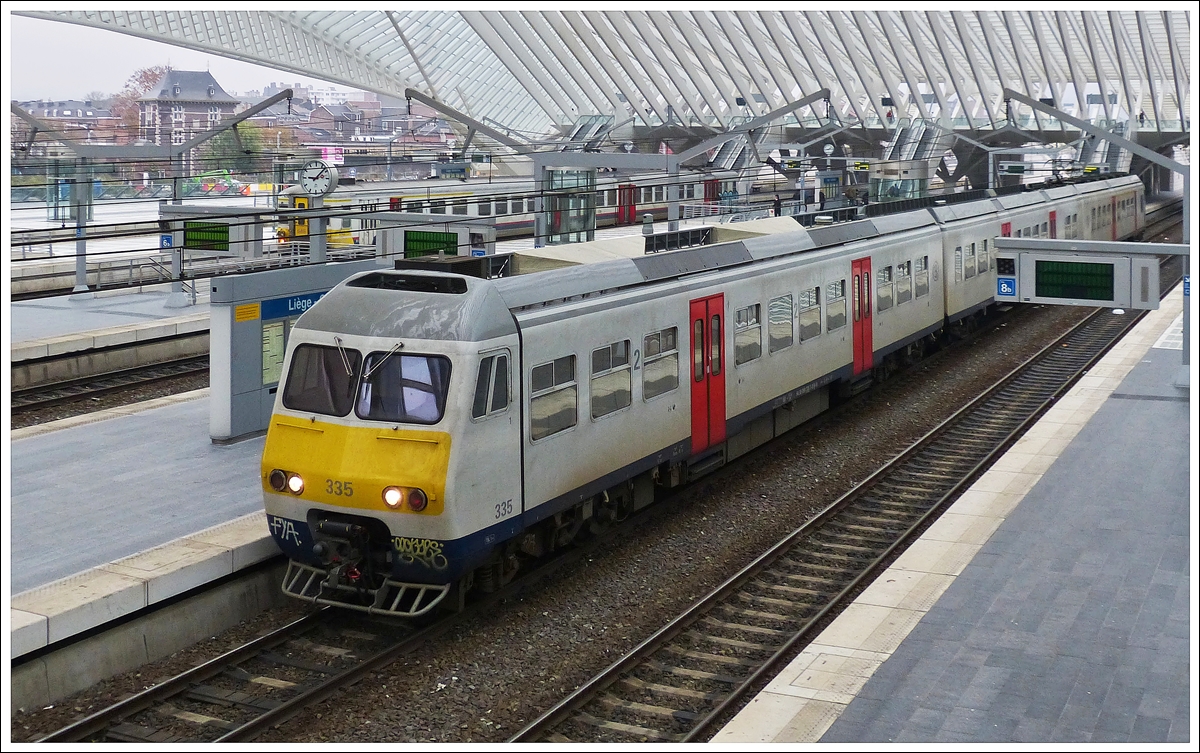 . AM80 335 pictured in Liège Guillemins on November 23rd. 2013.