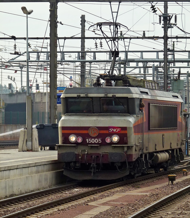 . BB 15005 is running alone through the station of Luxembourg City on October 28th, 2011.