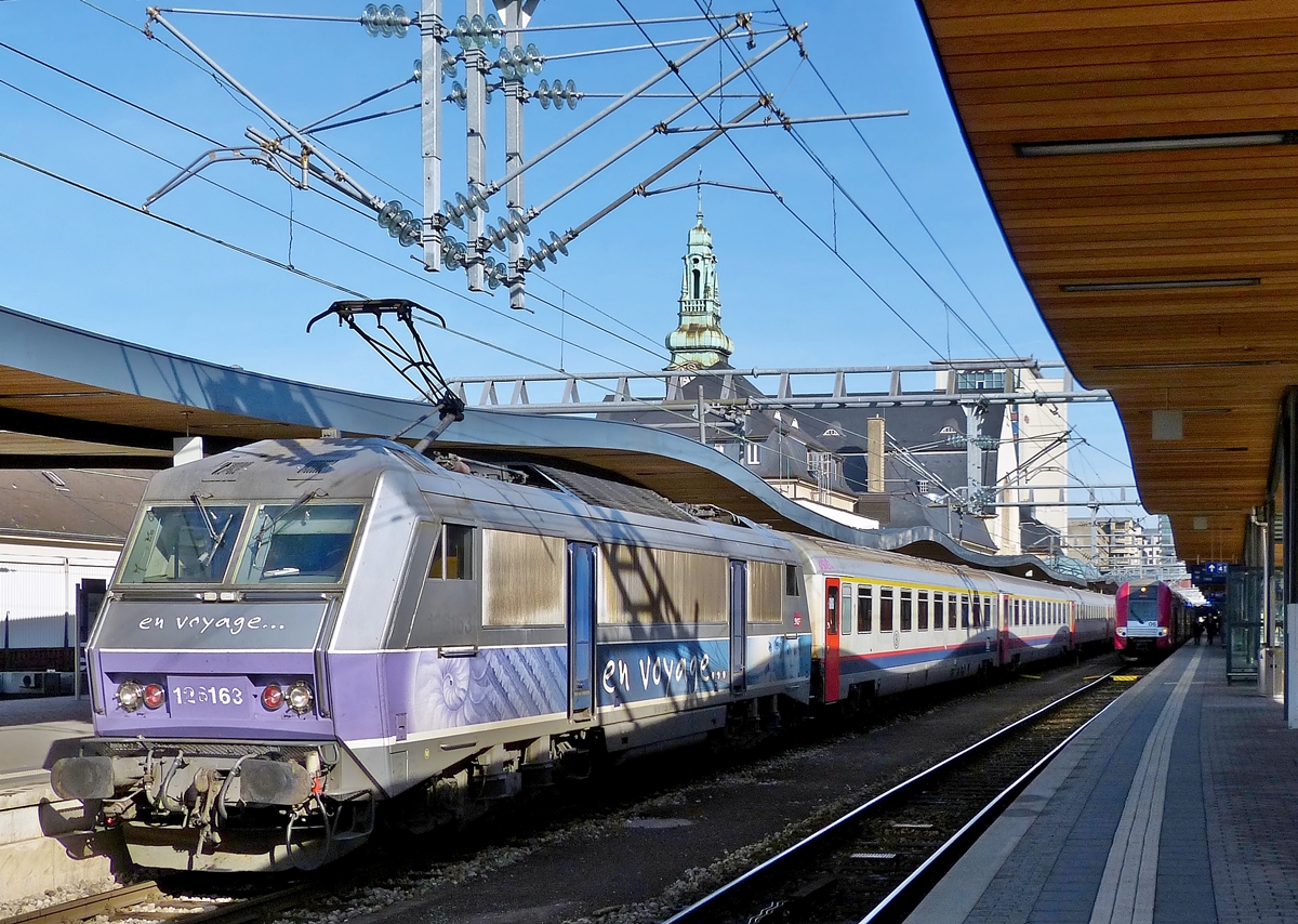 . BB 26163 is heading the EXP 91  Vauban  Bruxelles Midi - Basel in Luxembourg City on February 24th, 2014.