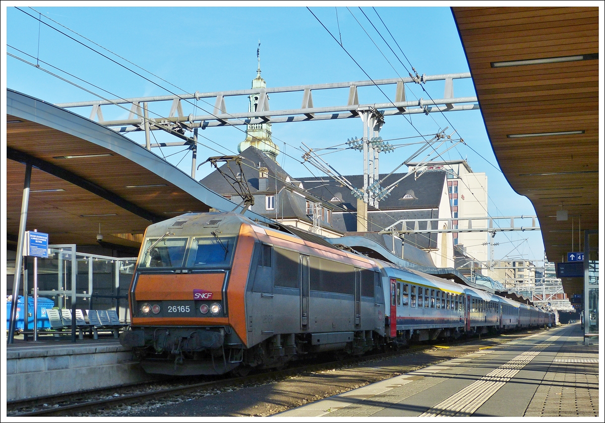 . BB 26165 is heading the IC 91  Vauban  Bruxelles Midi - Basel in Luxembourg City on December 16th, 2013.