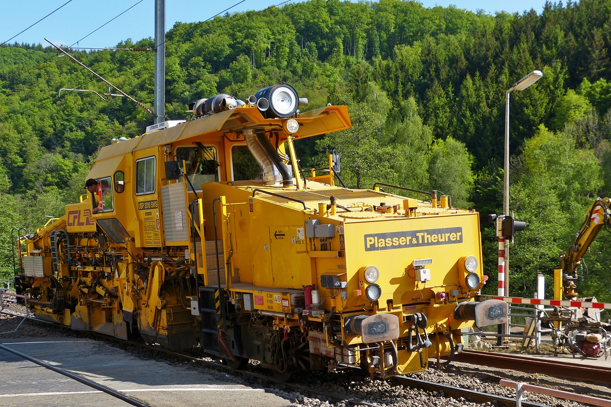 . CFL 791 (Plasser & Theurer Ballast Distributing and Profiling Machine NSP 2010 SWS N° 99829225791-7) pictured in Drauffelt on May 18th, 2014.