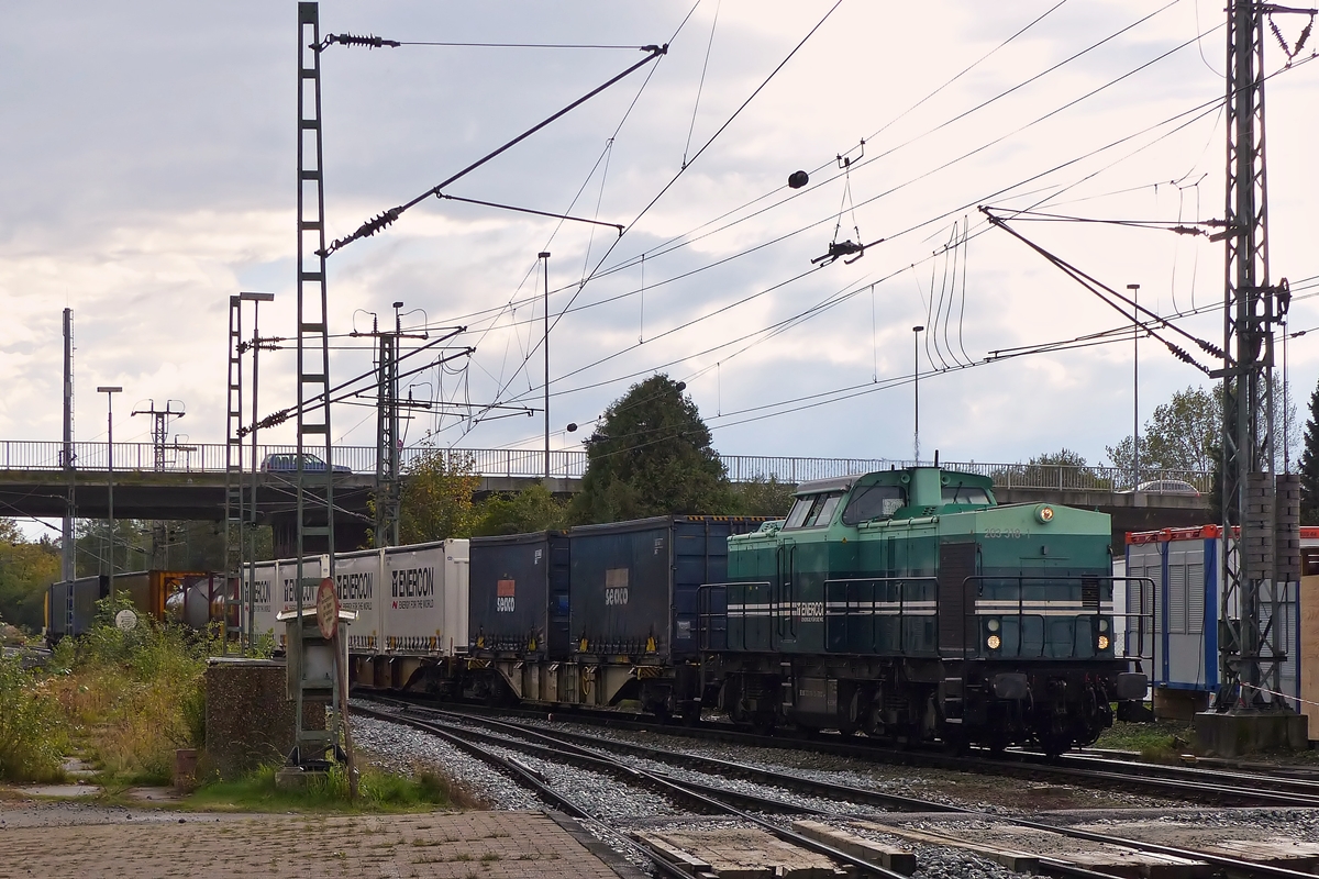 . e.g.o.o. (Einsenbahgesellschaft Ostfriesland-Oldenburg mbH) 203 318-1 (92 80 1203 318-1 D-ALS) is arriving with a freight train in the main station of Emden on October 7th, 2014.	