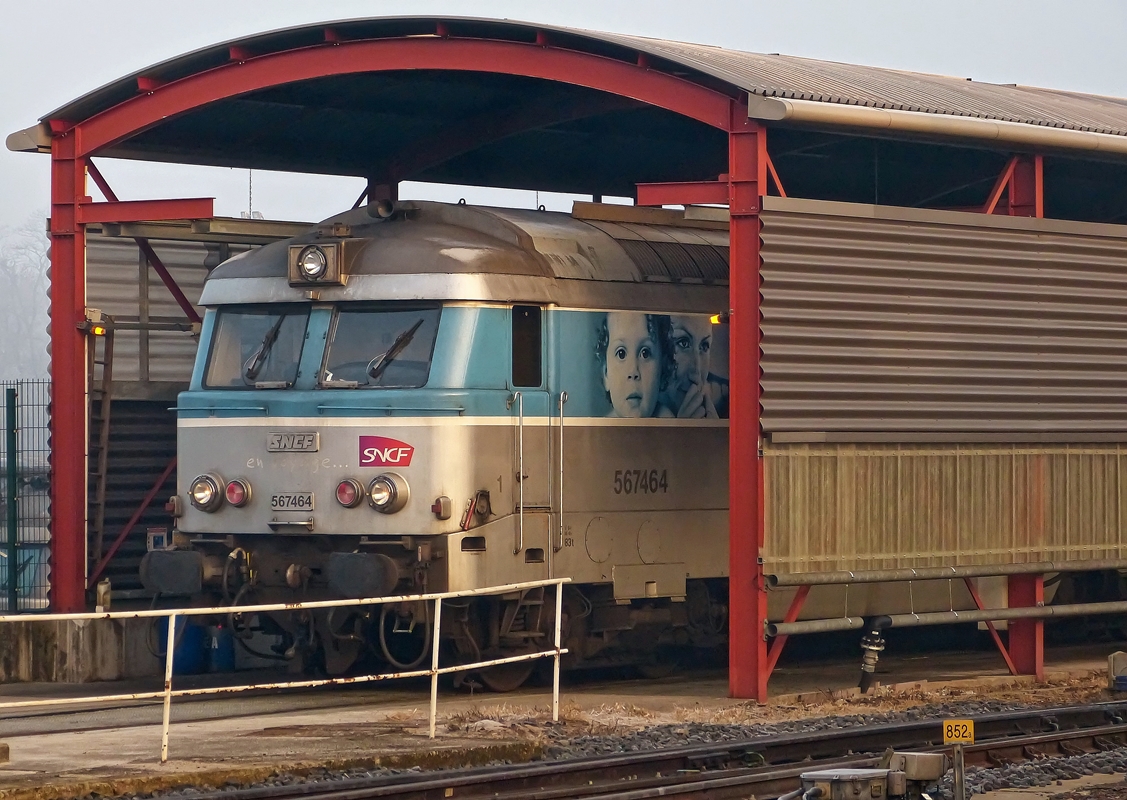 . En voyage BB 67464 pictured during a pit stop in Strasbourg Gare Centrale on December 10th, 2013.