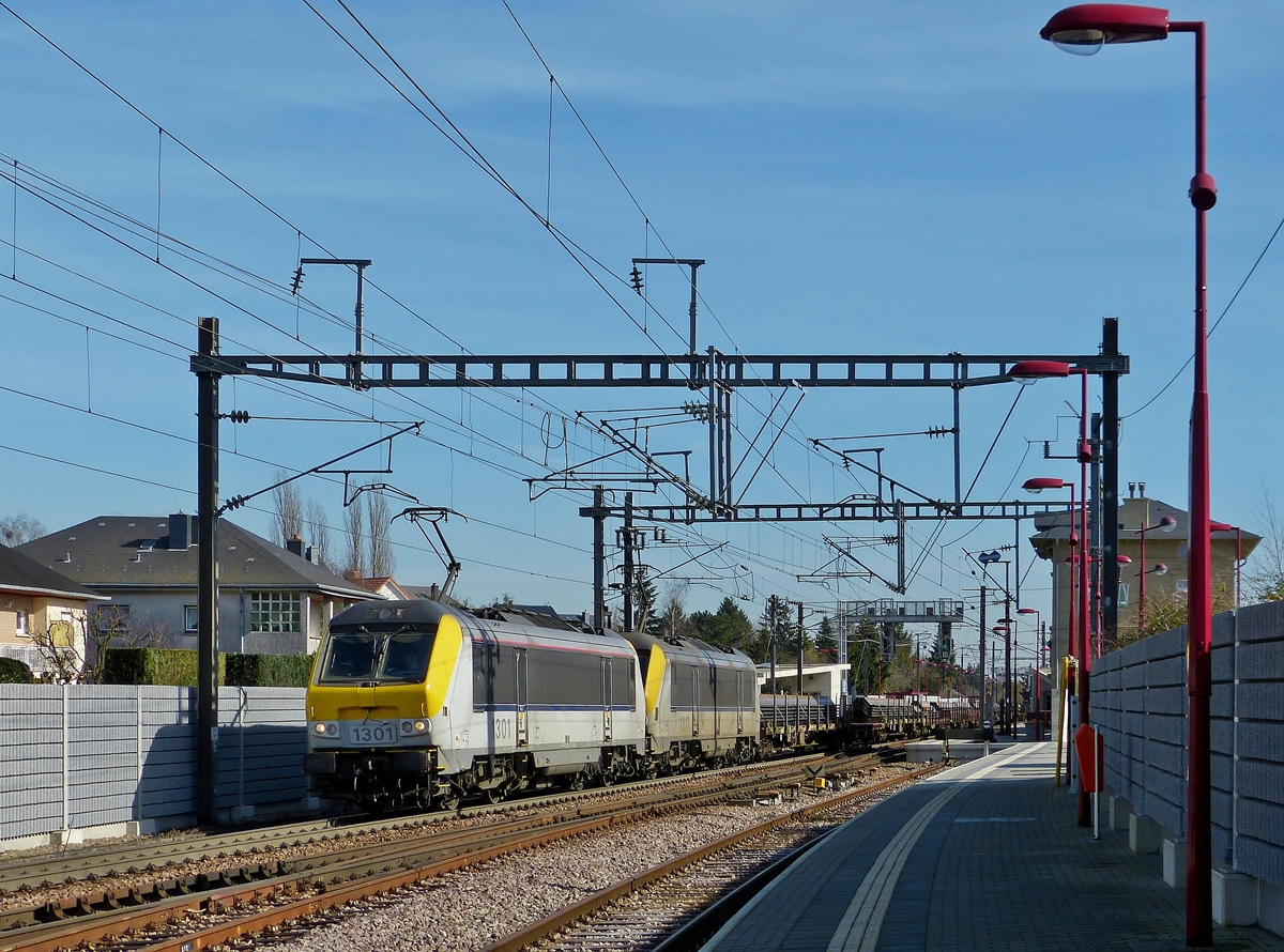 . HLE 1300 double header is hauling a goods train through the station of Noertzange on February 24th, 2014.