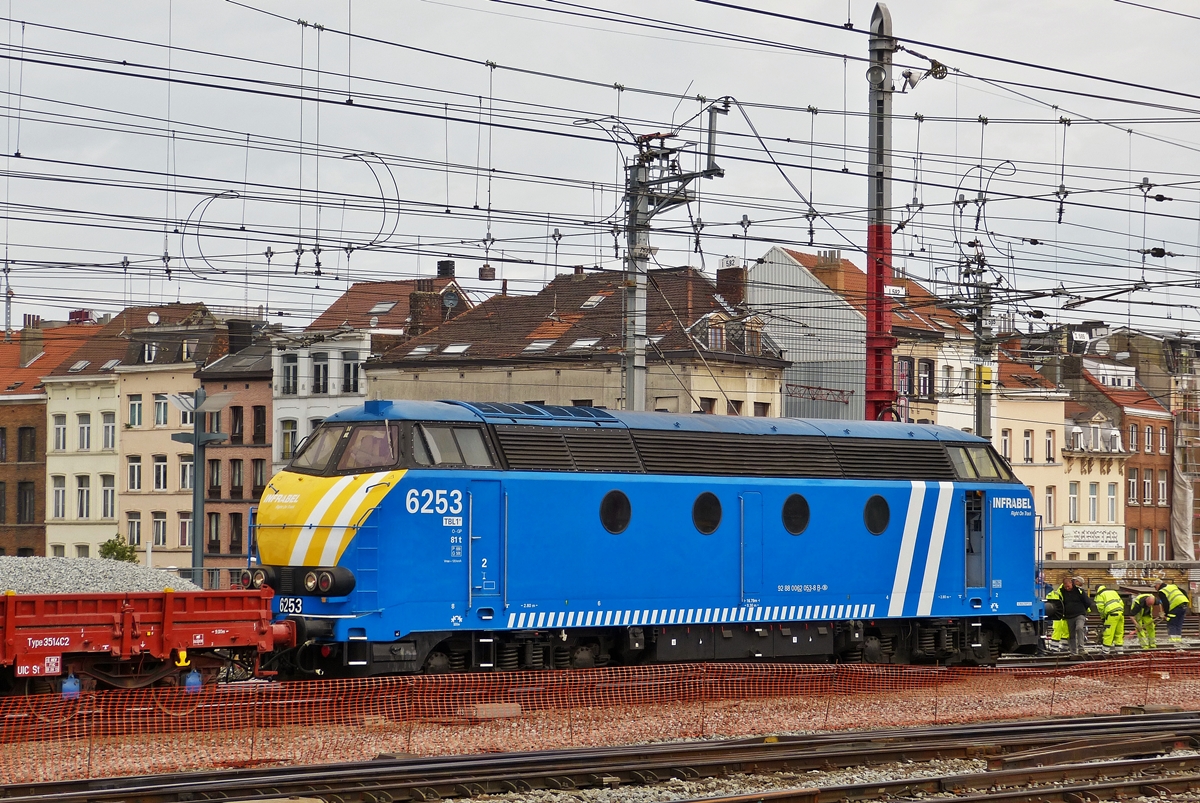 . Infrabel HLD 6253 taken in Bruxelles Midi on April 6th, 2014.