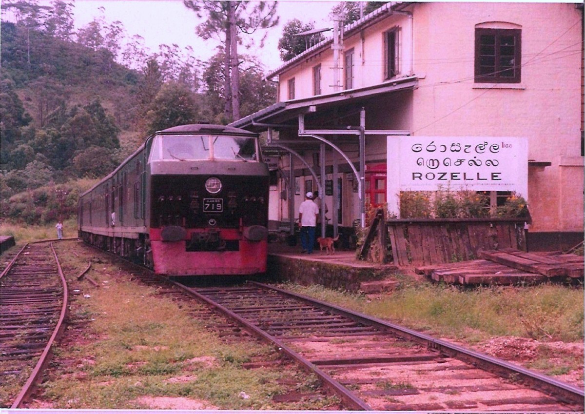  S5 DMU is on a special tour operation was seen at Rozella in 2000 Aug.