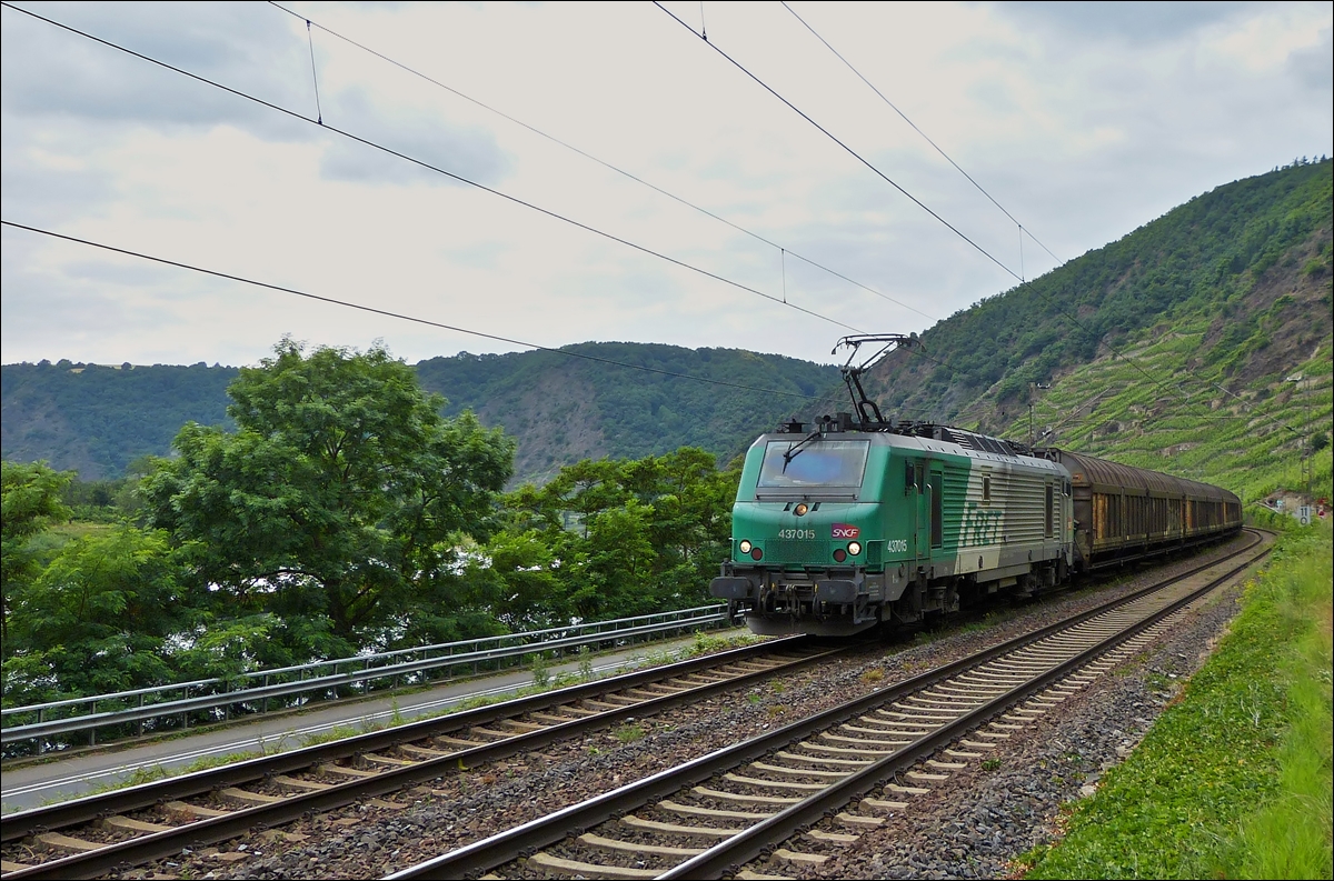 . SNCF Fret BB 37015 is heading a freight train in Winningen on June 20th, 2014.