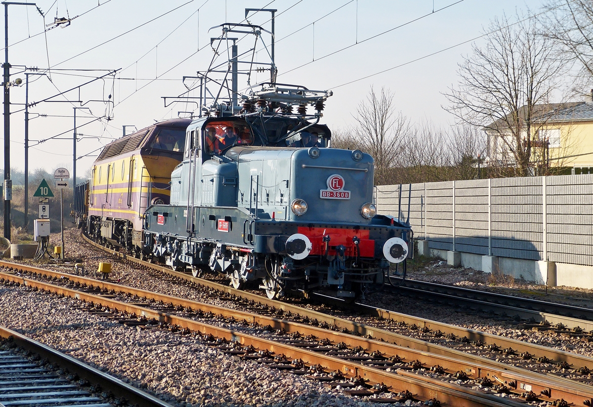 . The heritage BB 3608 is hauling its special goods train through Noertzange on January 31st, 2014.