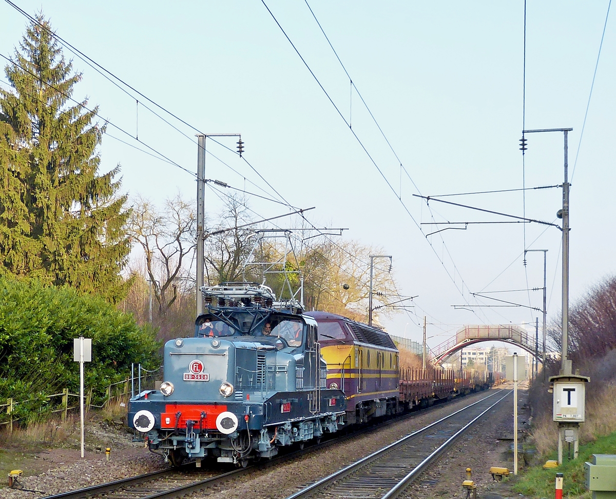 . The heritage BB 3608 together with the CFL Cargo 1818 are hauling a goods train through Schifflange on January 31st, 2014.