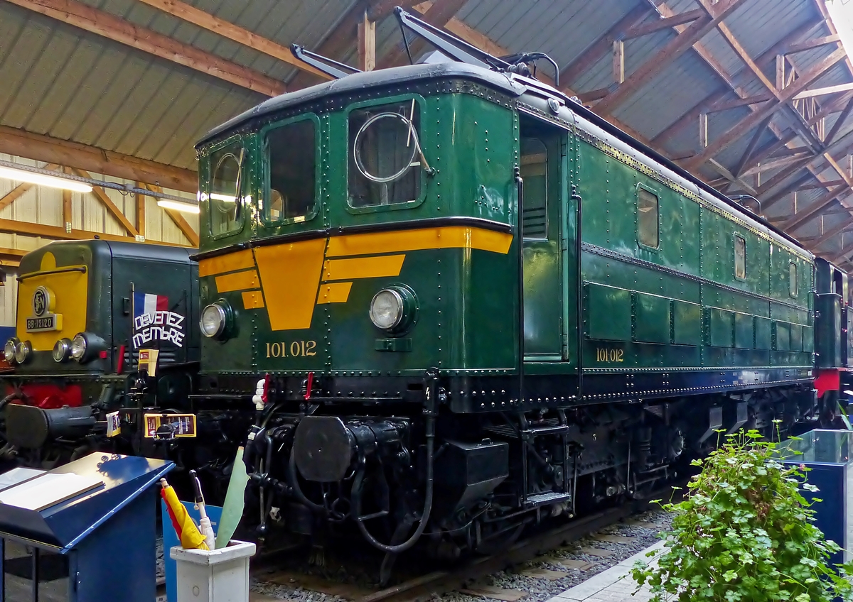 . The heritage SNCB HLE 2912 former 101.012 photographed in Treignes on September 27th, 2014.