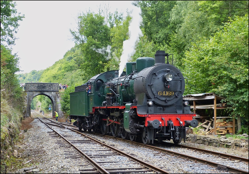 . The HLV 64.169 is entering into the station Dorinne-Durnal on the heritage railway track Le Chemin de Fer du Bocq on August 17th, 2013.