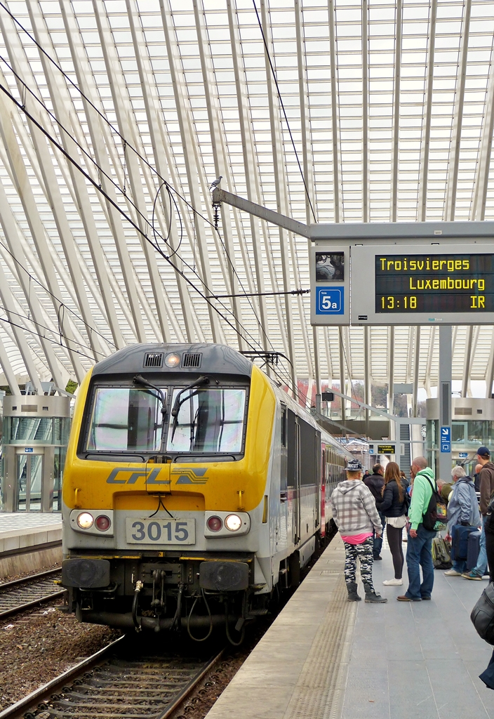 . The IR 117 Liers - Luxembourg City is entering into the station Liège Guillemins on April 6th, 2014.