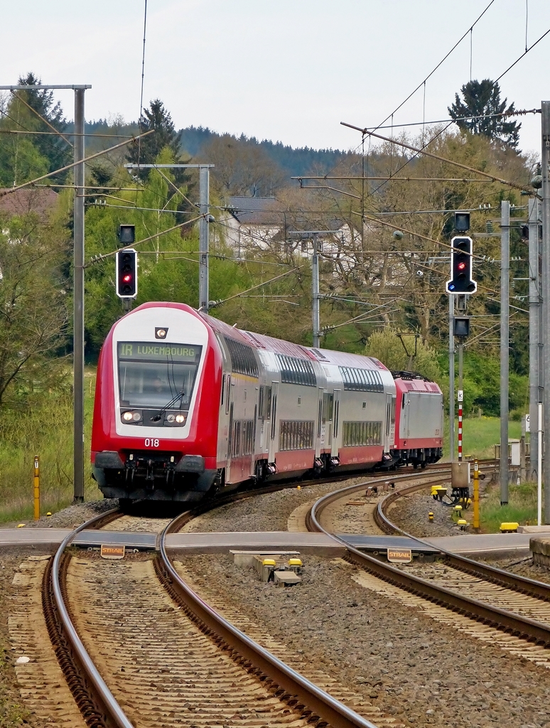 . The IR 3735 Troisvierges - Luxembourg City is entering into the station of Wilwerwiltz on April 26th, 2014.