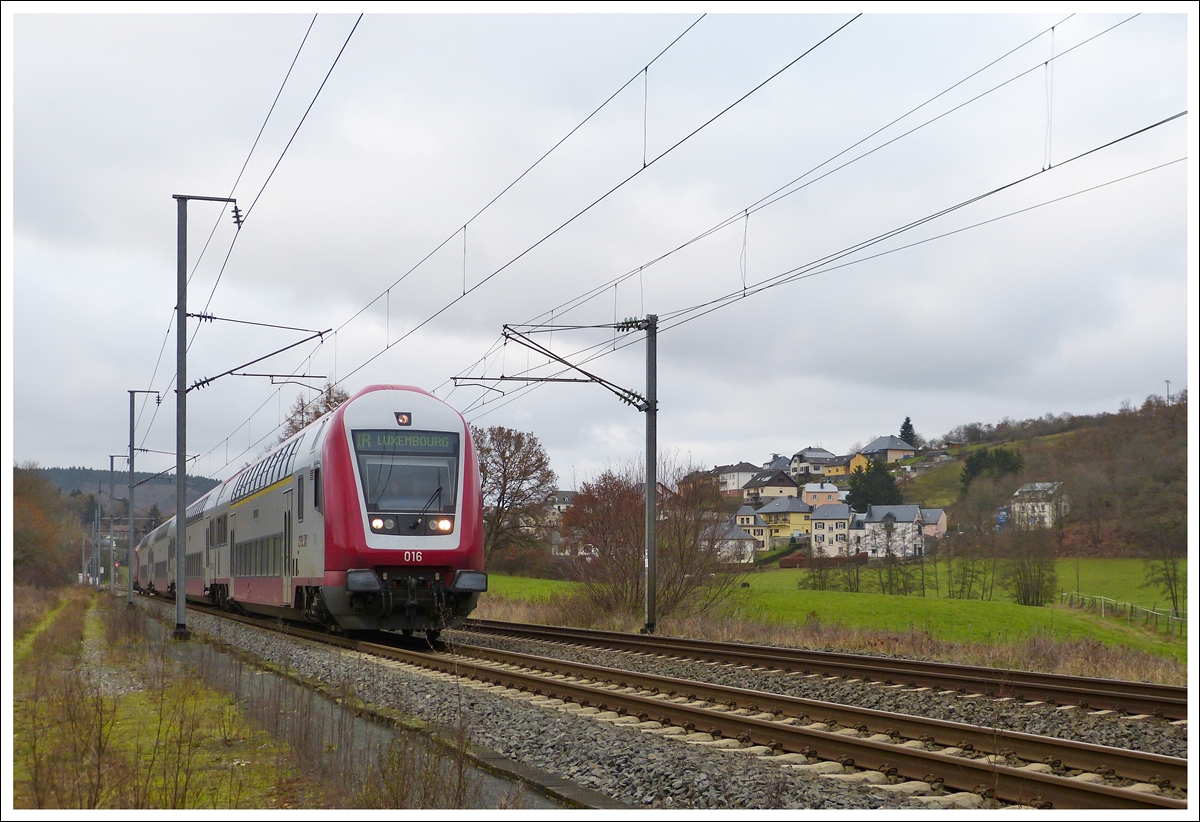 . The IR 3739 Troisvierges - Luxembourg City is running through Wilwerwiltz on December 1st, 2013.