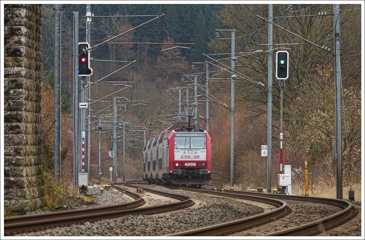 . The IR 3739 Troisvierges - Luxembourg City is running between Wilwerwiltz and Lellingen on December 1st, 2013.