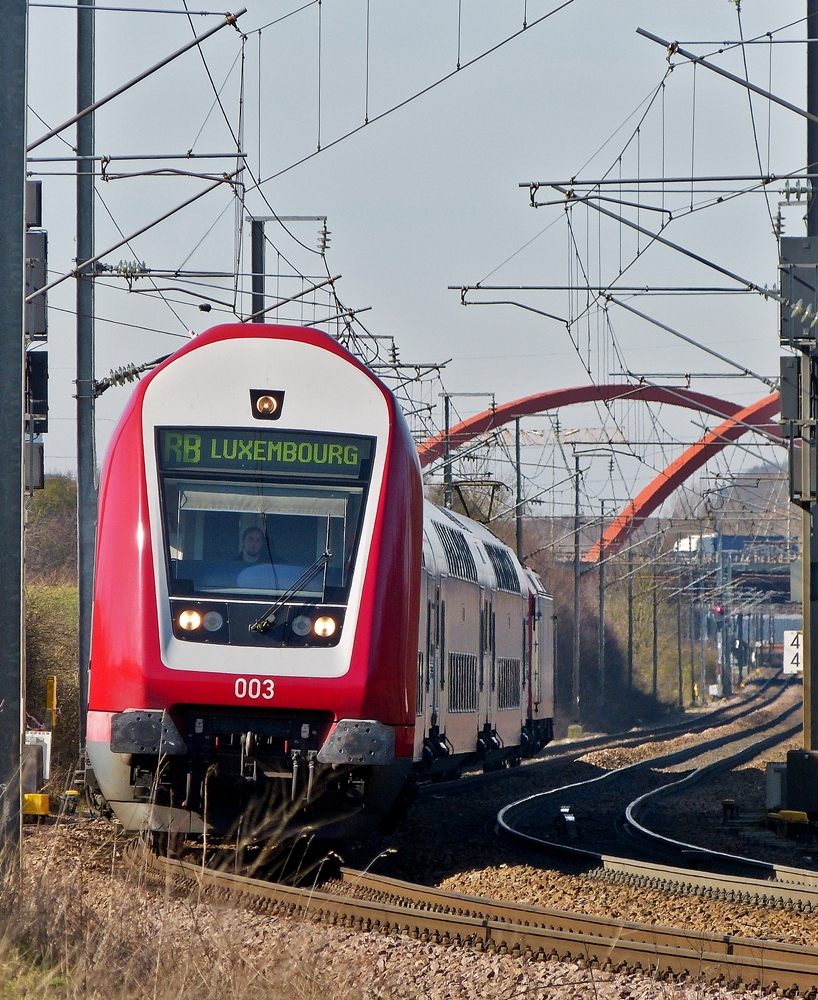 . The RB 6887 Rodange - Luxembourg City is arriving in Noertzange on February 24th, 2014.