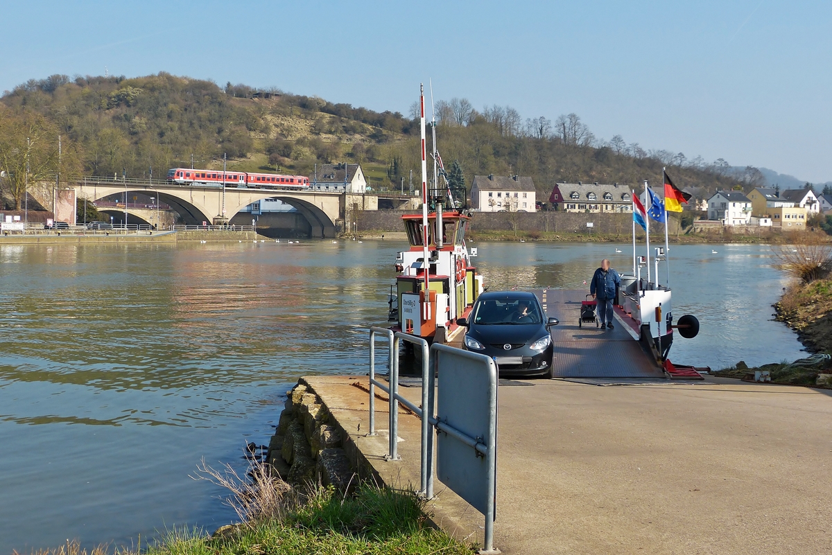. The RE 5211 Luxembourg City – Trier Hbf is running on the Sûre bridge in Wasserbillig on March 7th, 2014.