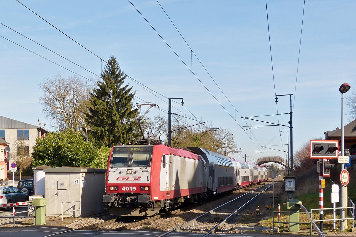 . The RE 6913 Luxembourg City - Rodange is entering into the station of Schifflange on February 24th, 2014.