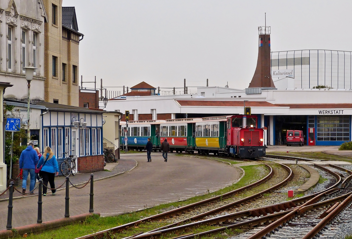 . The Schma Diesel engine  Berlin  is hauling its heritage cars into the station of Borkum (Nordseebad) on October 8th, 2014.