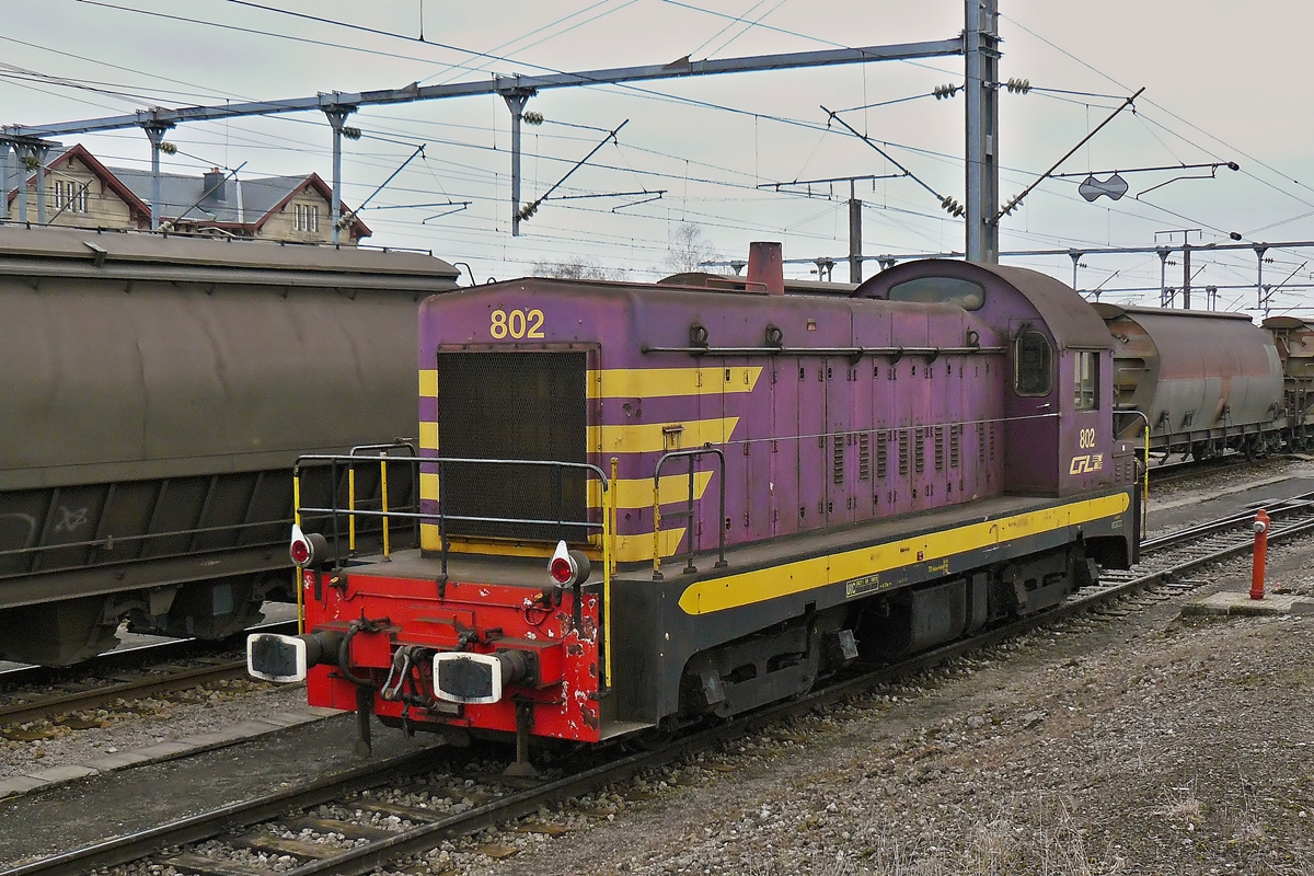 . The shunter engine 802 is running through the station of Pétange on February 24th, 2009.
