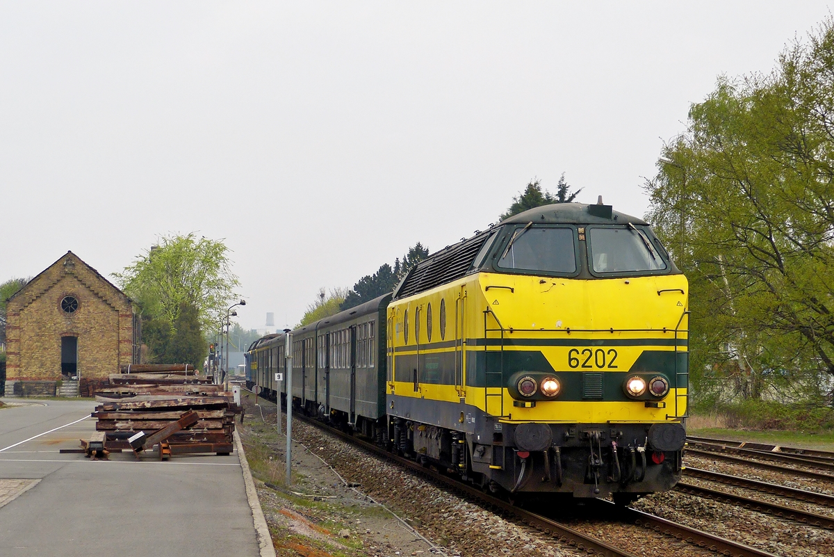 . The special train  Hommage aux locos de la Srie 62  pictured in Wondelgem on April 5th, 2014.