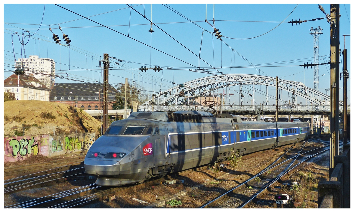 . The TGV PSE N 29 is approaching the main station of Mulhouse on December 10th, 2013.