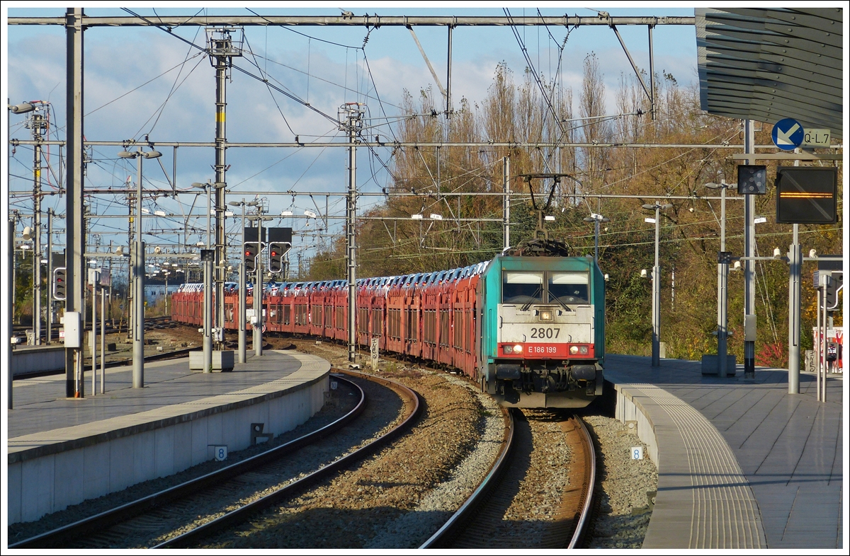 . The TRAXX HLE 2807 is hauling a freight train through the station of Brugge on November 23rd, 2013.