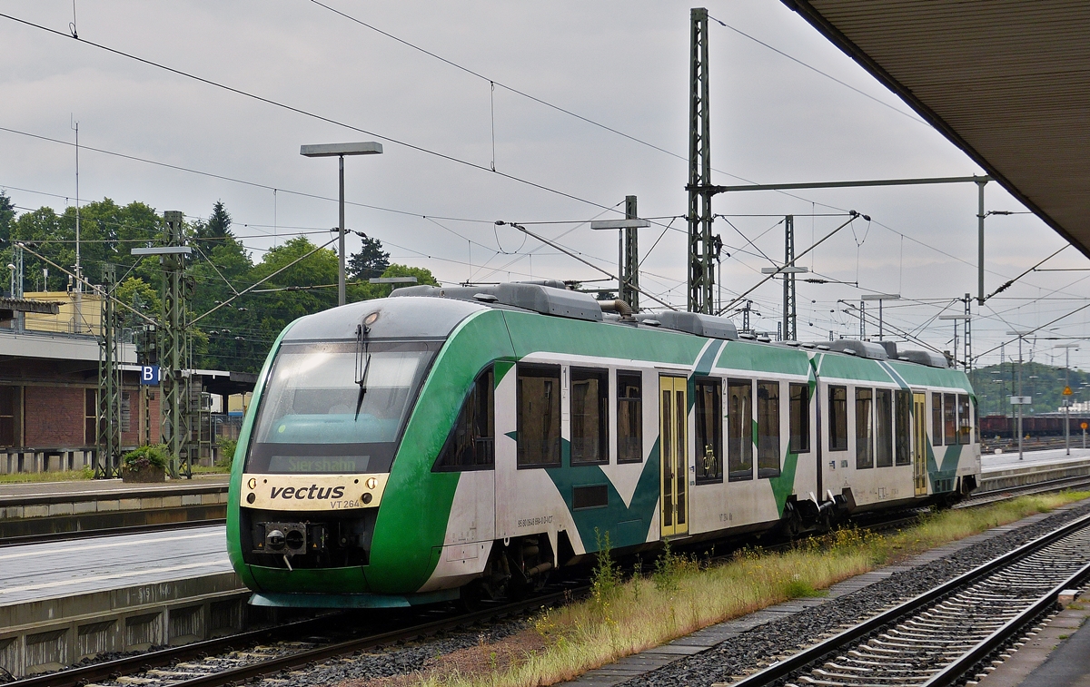 . The Vectus VT 264 is entering into the station of Limubrg (Lahn) on May 26th, 2014.