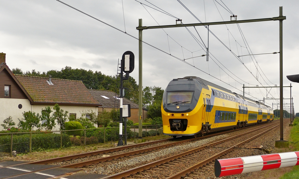 . The VIRM Regiorunner 9587 photographed between Etten-Leur and Bosschenhoofd on September 5th, 2015.