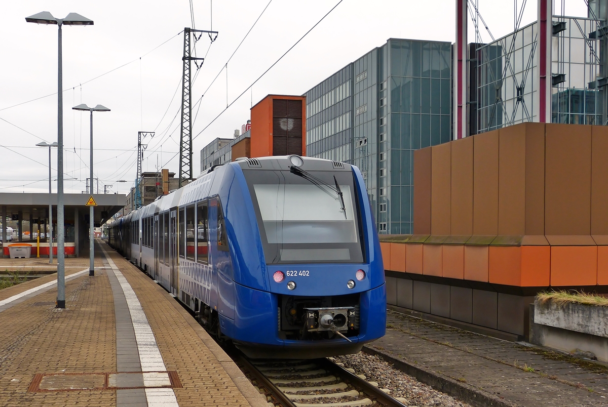 . The VLEXX 622 402 pictured in Saarbrcken main station on April 3rd, 2015.